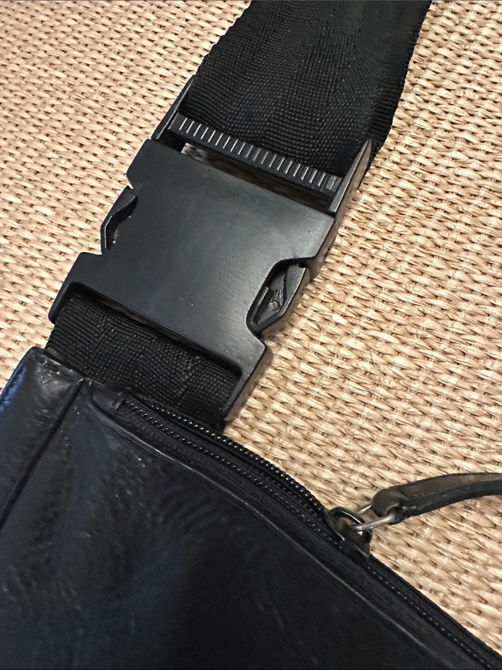 ✔️ Super nice Men’s Kenneth Cole Leather cross body messenger